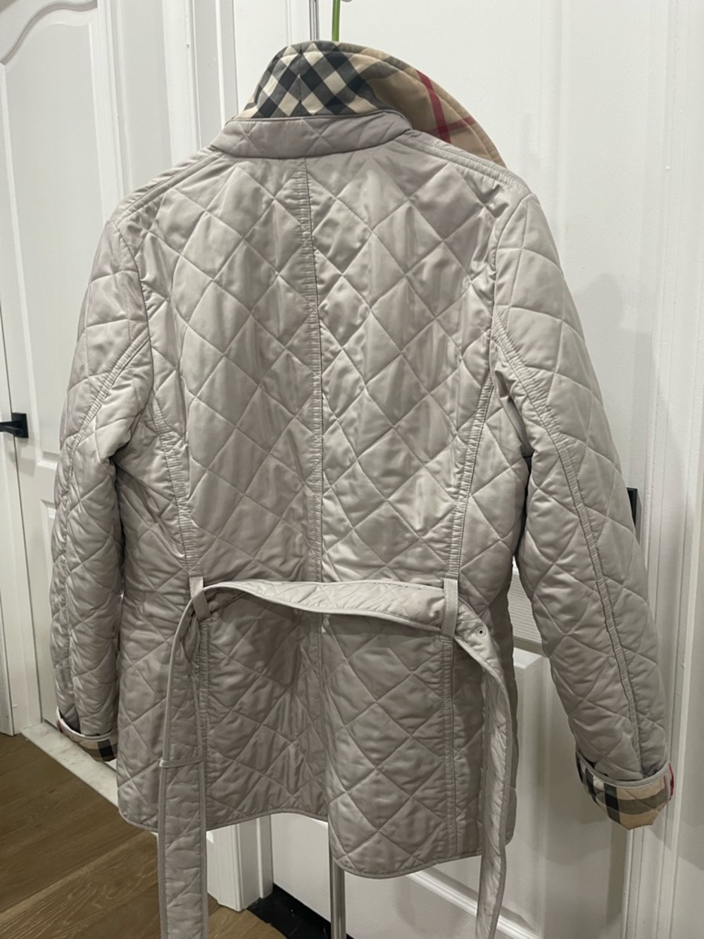 Burberry Tan belted Quilted Jacket zipper and snap closure flap pockets - Picture 7 of 11